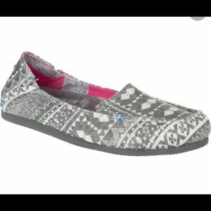 New Freewaters Snuggle Bug Slip on sz 7